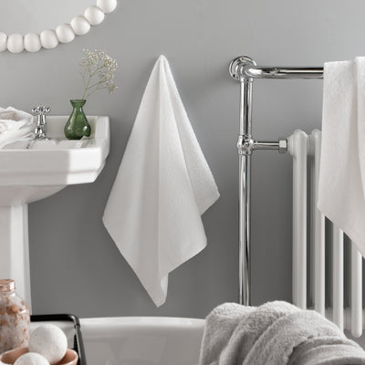 منشفة يد قطنية سادة Home Essentials فائقة البياض 50 × 80 سم من Argos - اشتري عبر الإنترنت على McGrocer