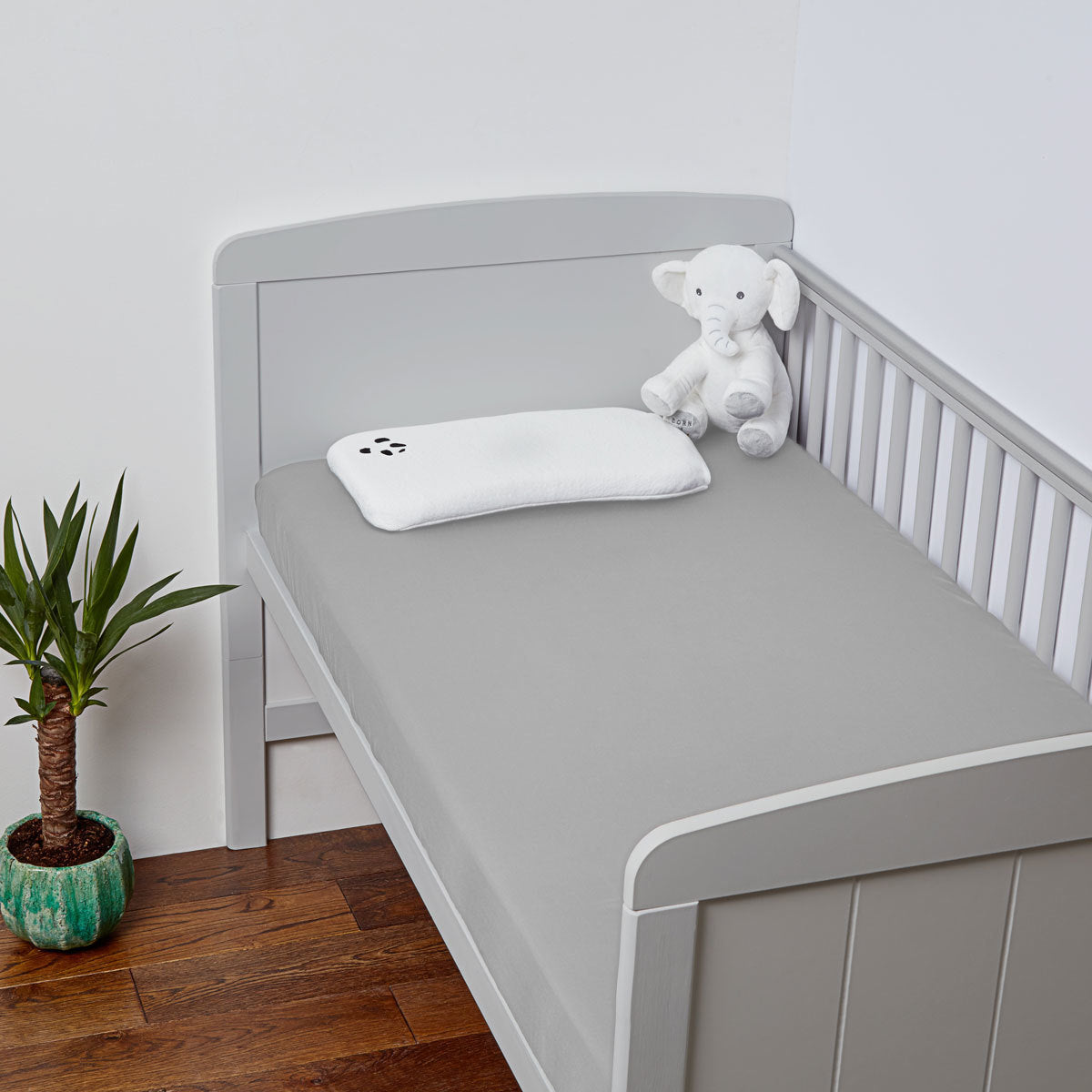 Panda bamboo fitted sheets 2 pack for cot beds, UK version