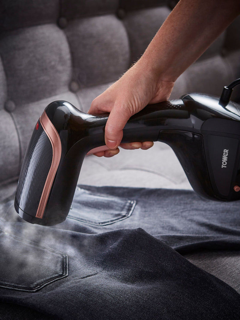 Tower black garment steamer with ceramic soleplate, UK version