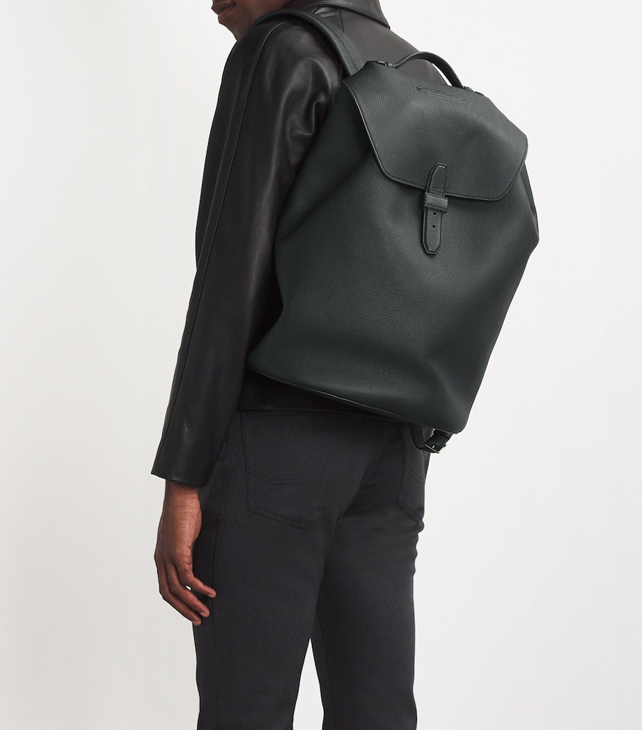 Scratch-Resistant Grained Leather Backpack with Buckle Fastening