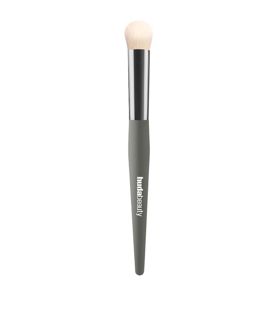 Huda Beauty Undereye Buff Brush, UK version
