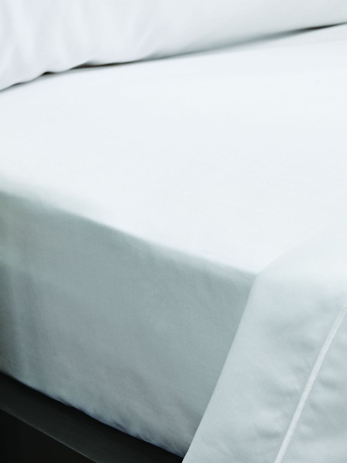 Bianca White Luxury 800 thread count cotton sateen fitted sheet - British product