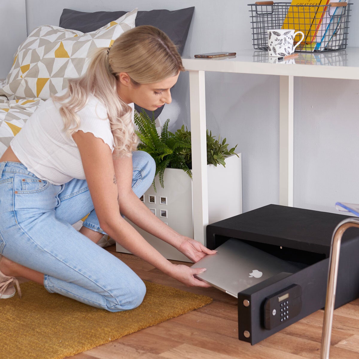 Yale High Security Motorised Laptop Safe 26.9 Litre (British brand)