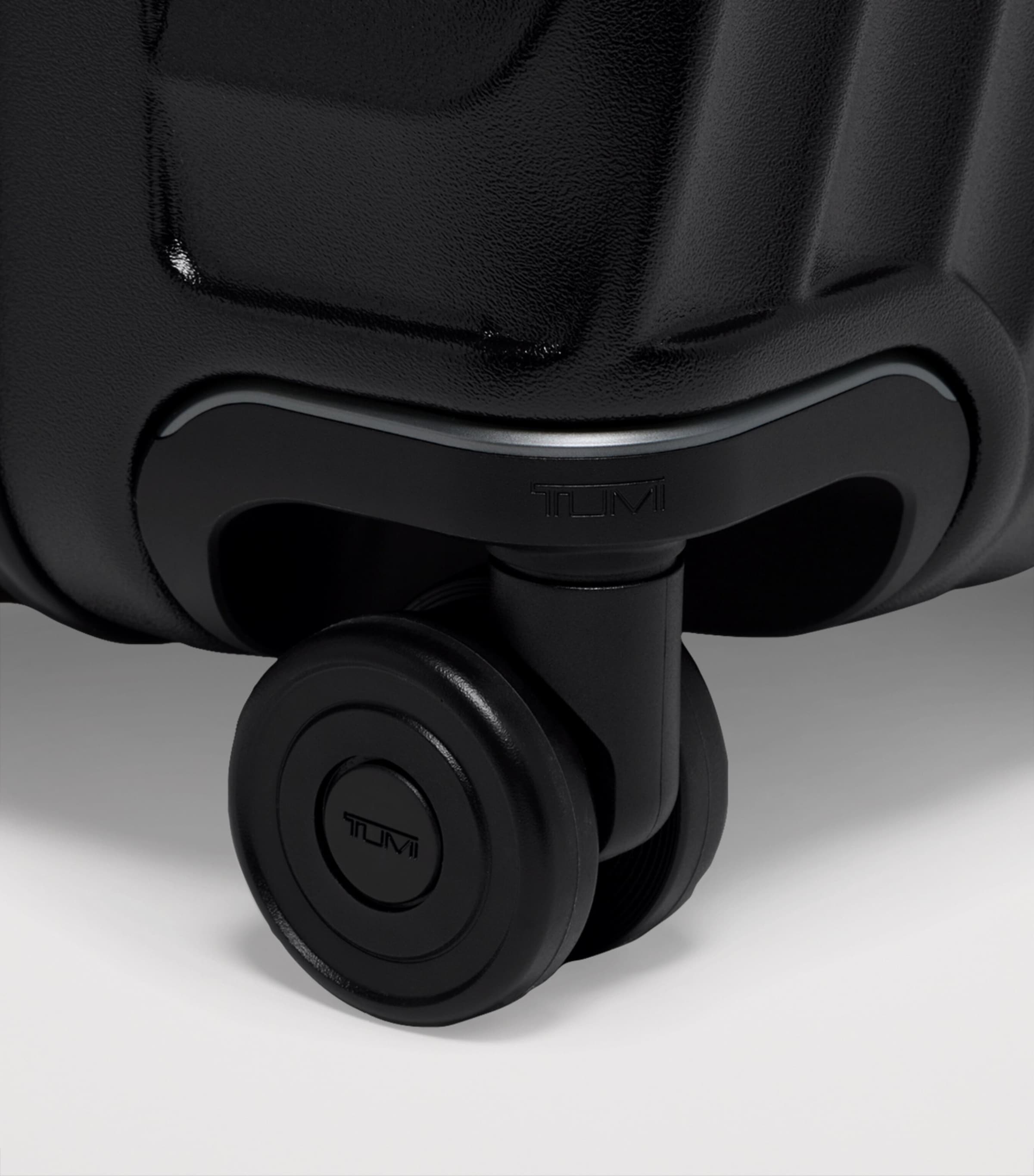 Tumi 19 Degree Large rolling trunk 79.5cm (British brand)
