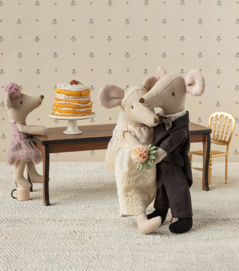 Maileg Mum and Dad Mice Wedding Box Set 16cm, imported from the UK