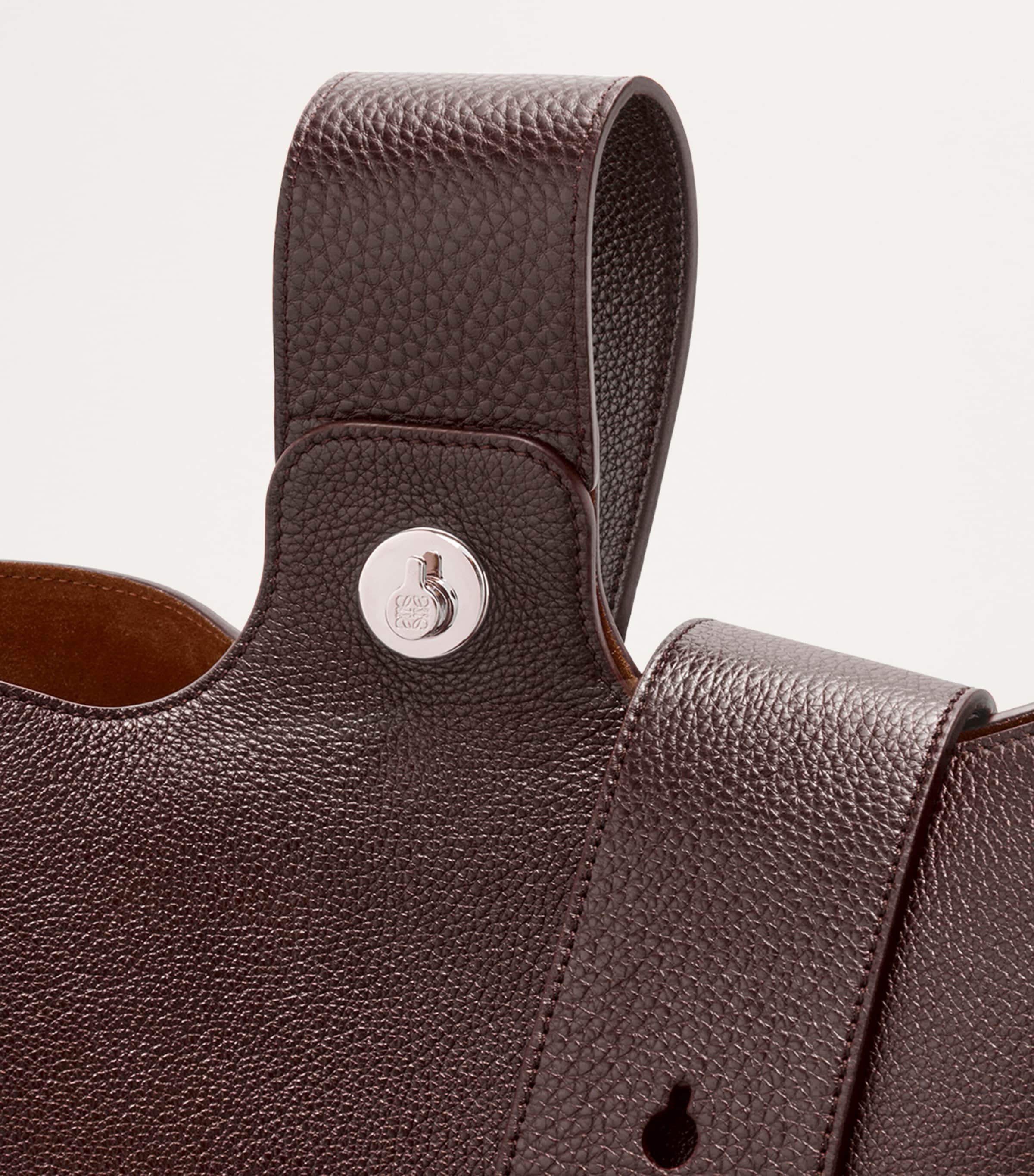 LOEWE Pebble bucket bag calfskin leather (British brand)