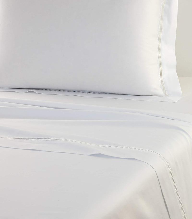 Yves Delorme Colisée Blanc double flat sheet 240cm x 295cm (British brand)