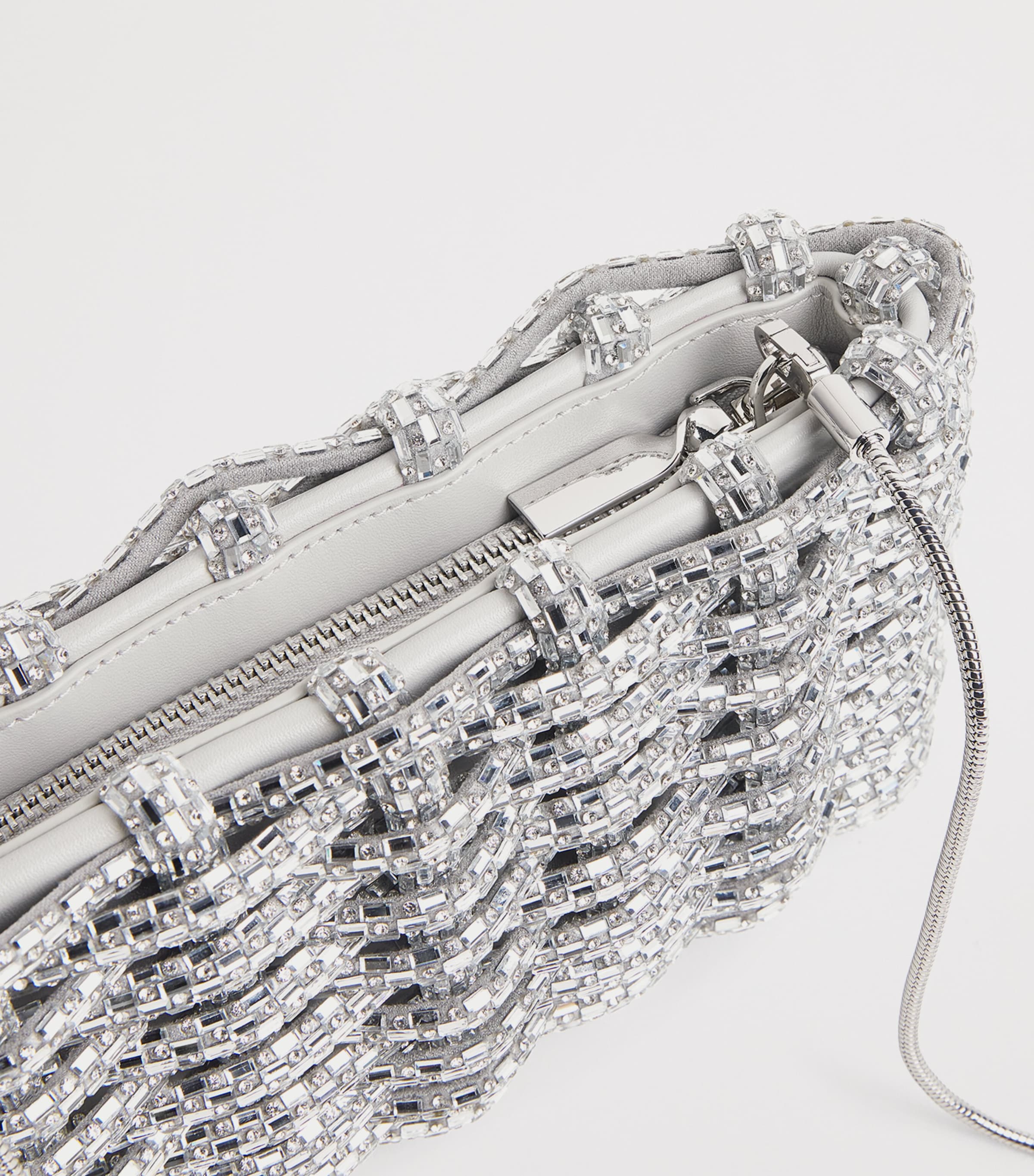 Pochette perlée tissée Simkhai, version Royaume-Uni