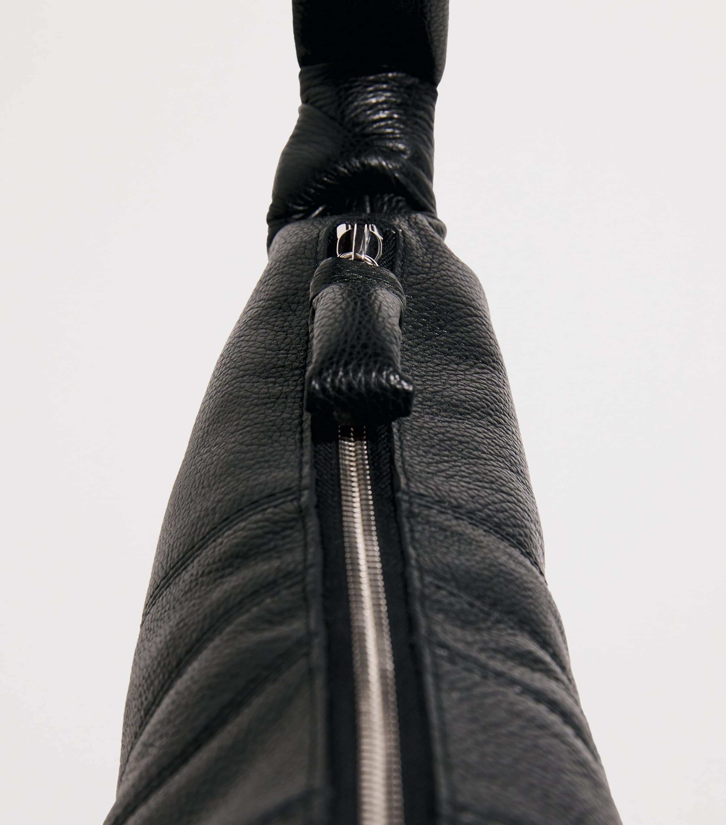 Lemaire Croissant shoulder bag in grained leather (British brand)