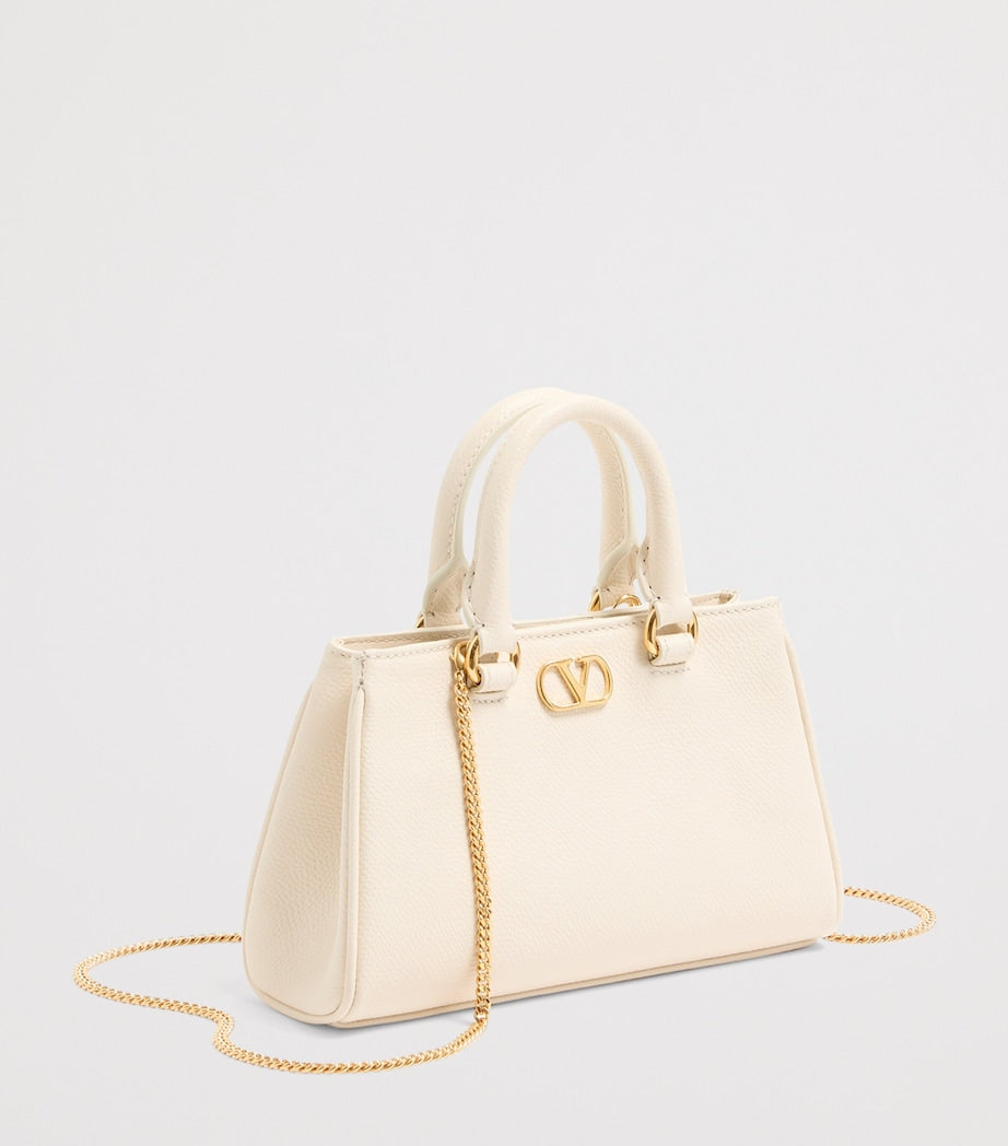 Valentino Garavani VLogo Mini-Henkeltasche aus genarbtem Leder (Britische Marke)