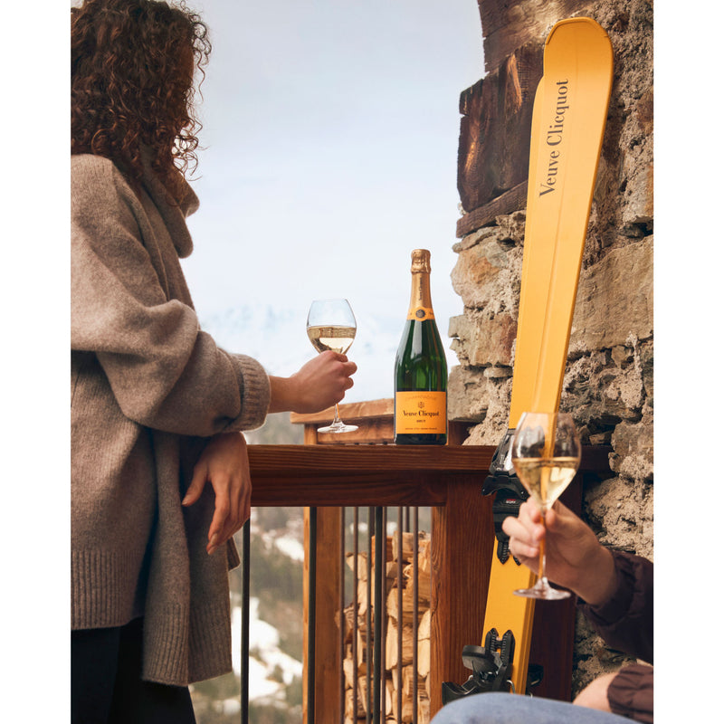 Veuve Clicquot Yellow Label Brut Champagne 75cl (British brand)