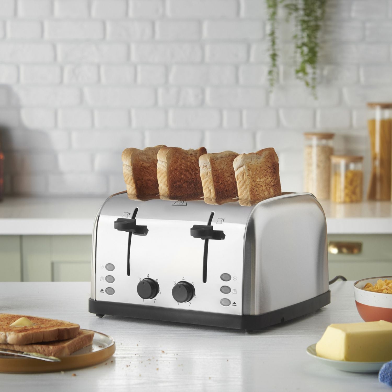Russell Hobbs 4-slice toaster stainless steel (British brand)