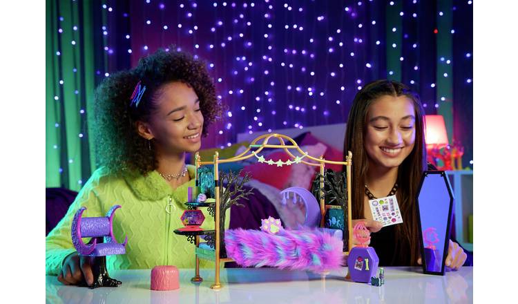 Monster High Clawdeen Wolf bedroom playset for 11 inch dolls (British brand)