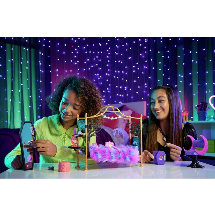 Monster High Clawdeen Wolf bedroom playset for 11 inch dolls (British brand)