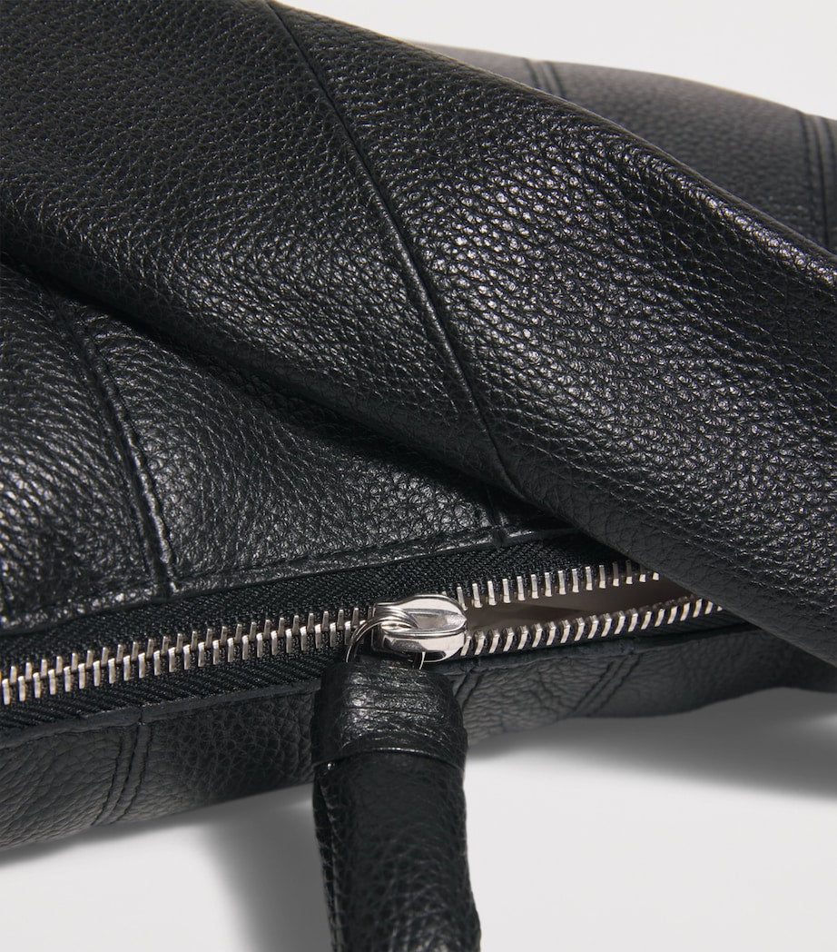 Lemaire Croissant shoulder bag in grained leather (British brand)