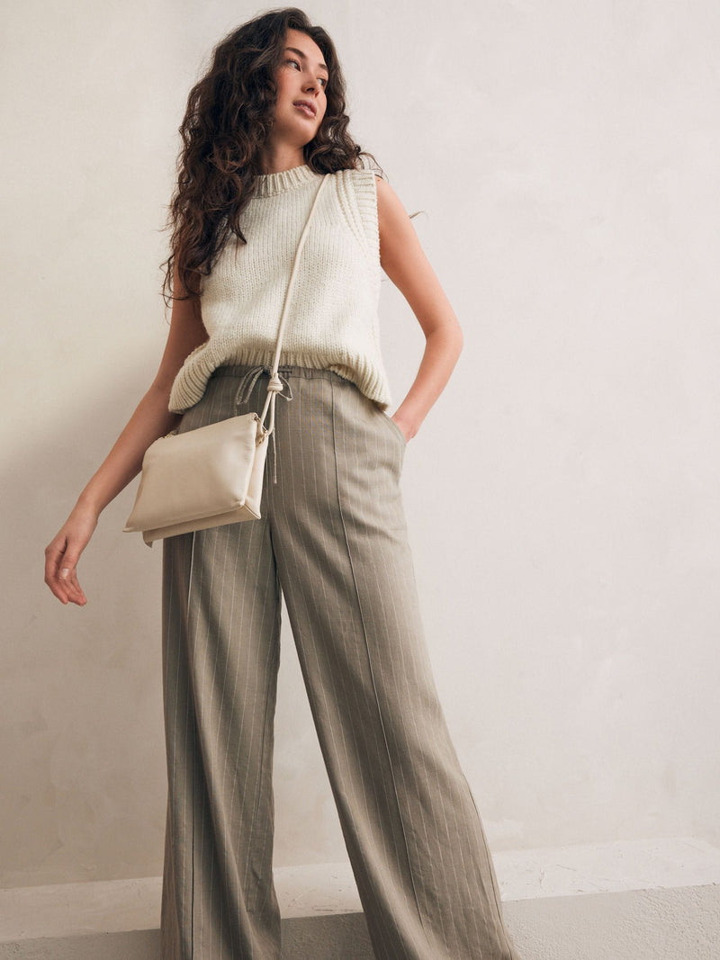 Small bone cream leather cross body bag - British product