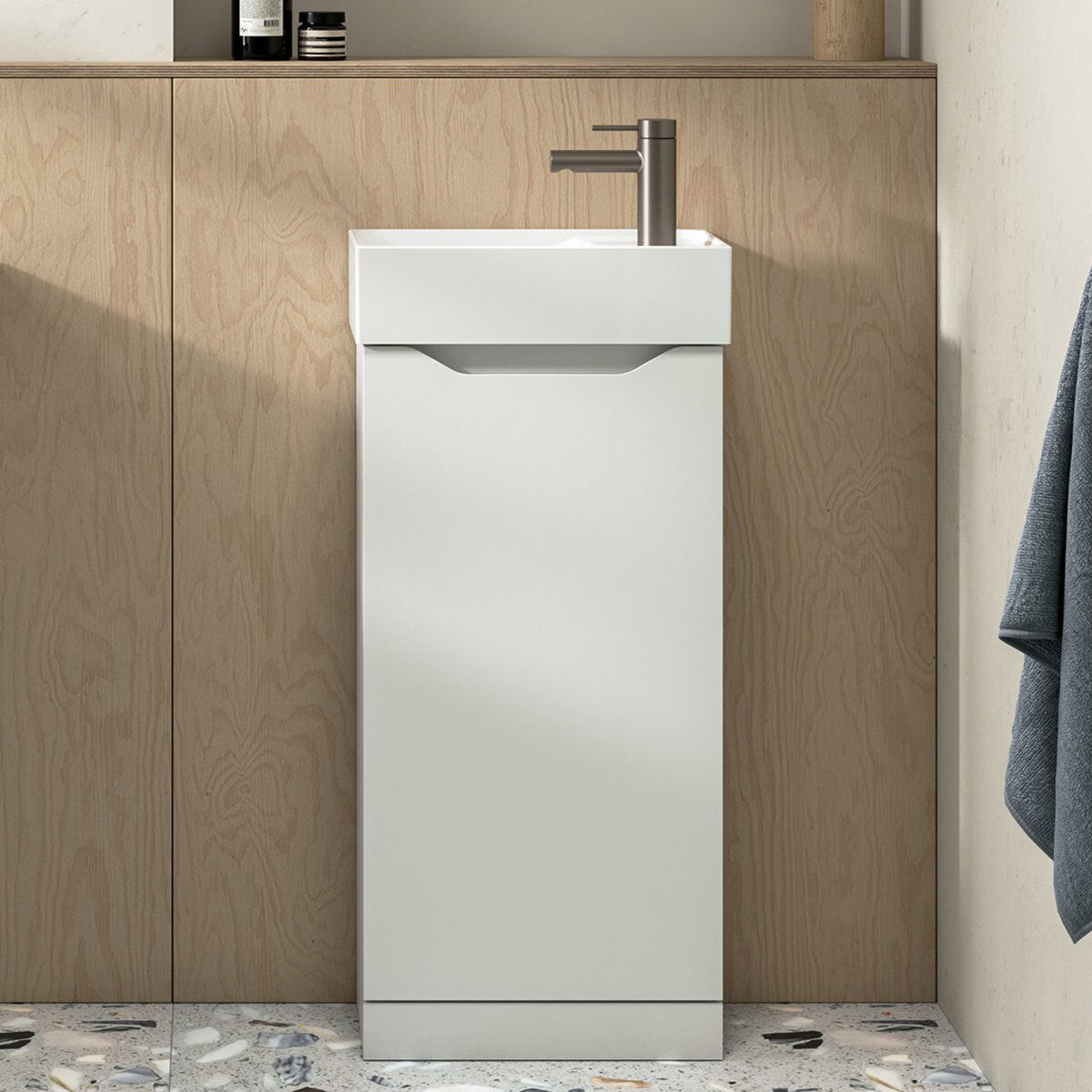 Tavistock Coda cloakroom basin unit 39.7 cm (British brand)