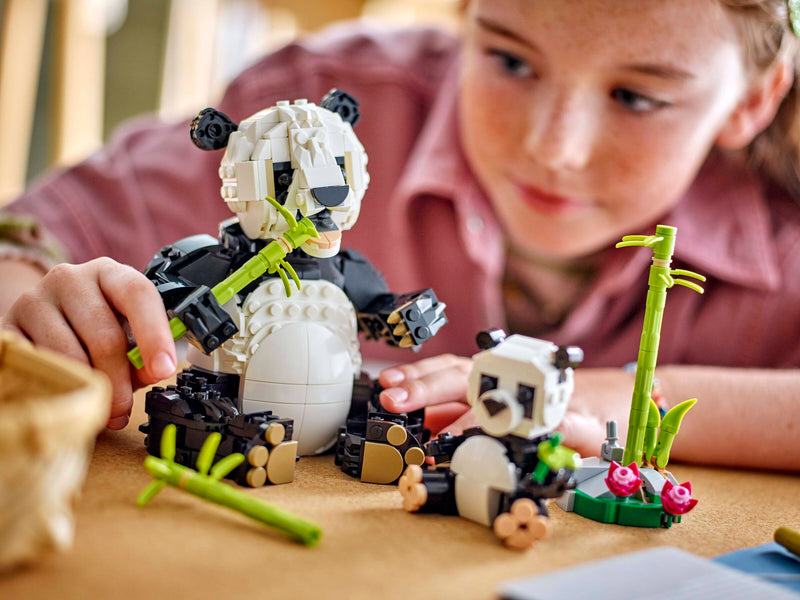 Lego Creator Wild Animals Panda Family 626 pieces (British brand)