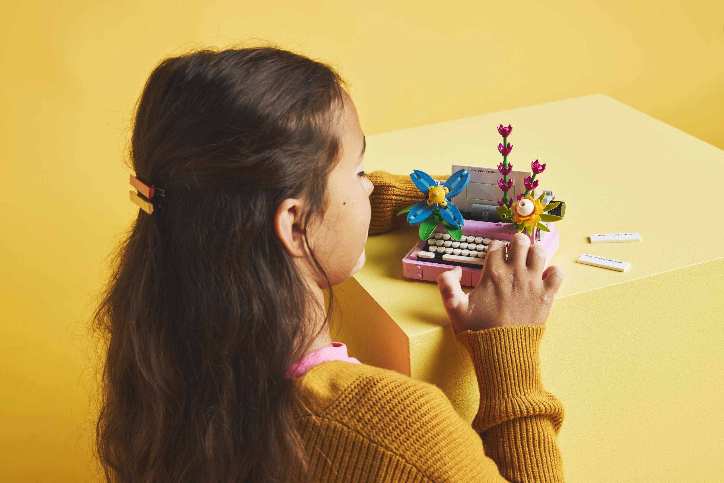 LEGO Creator Typewriter with Flowers 363 Piece Set (British brand)