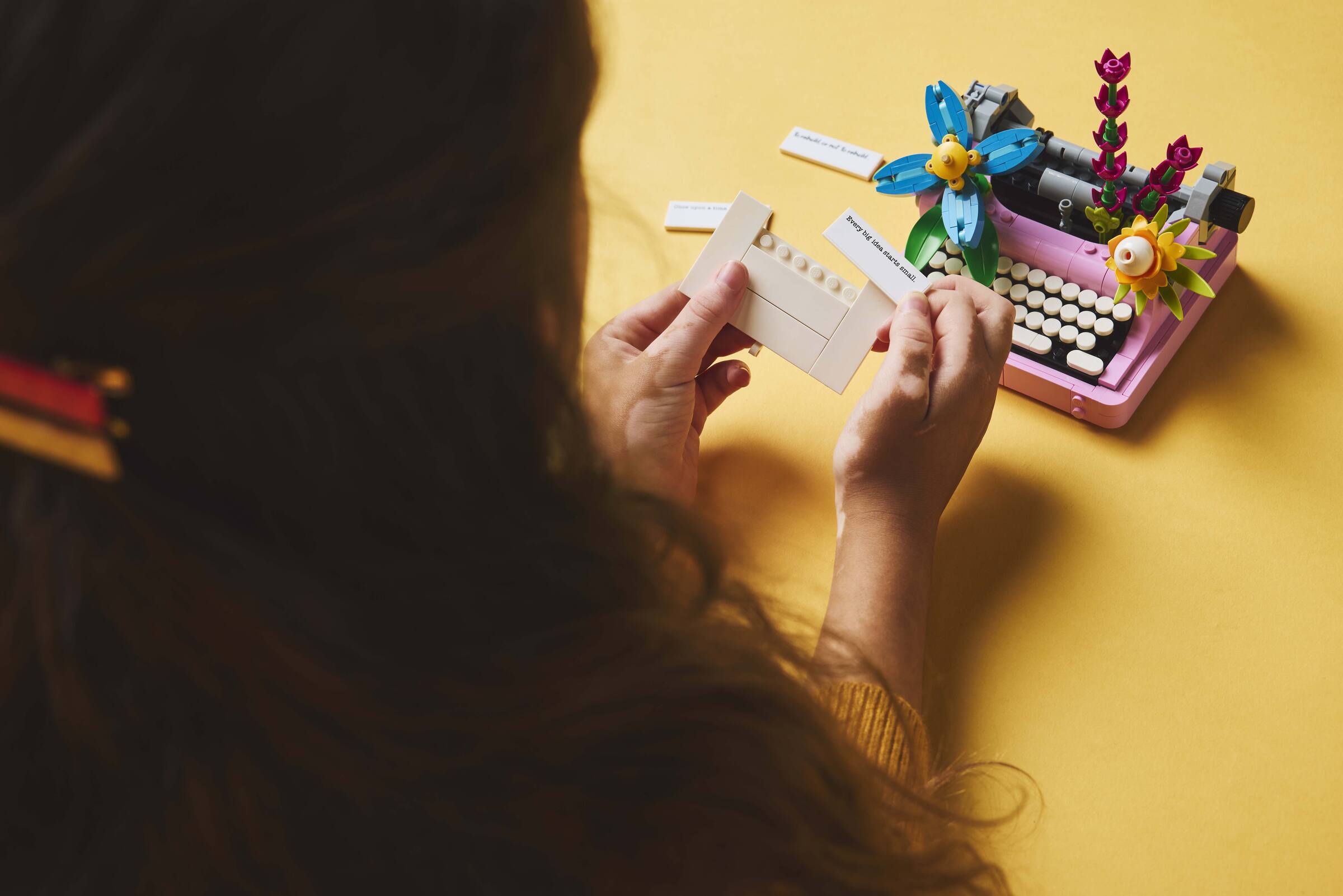 LEGO Creator Typewriter with Flowers 363 Piece Set (British brand)