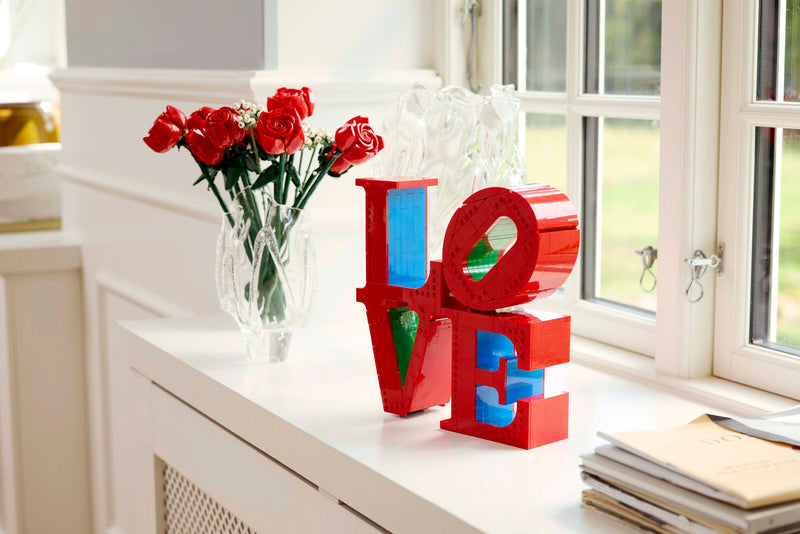 LEGO Art LOVE sculpture (British brand)