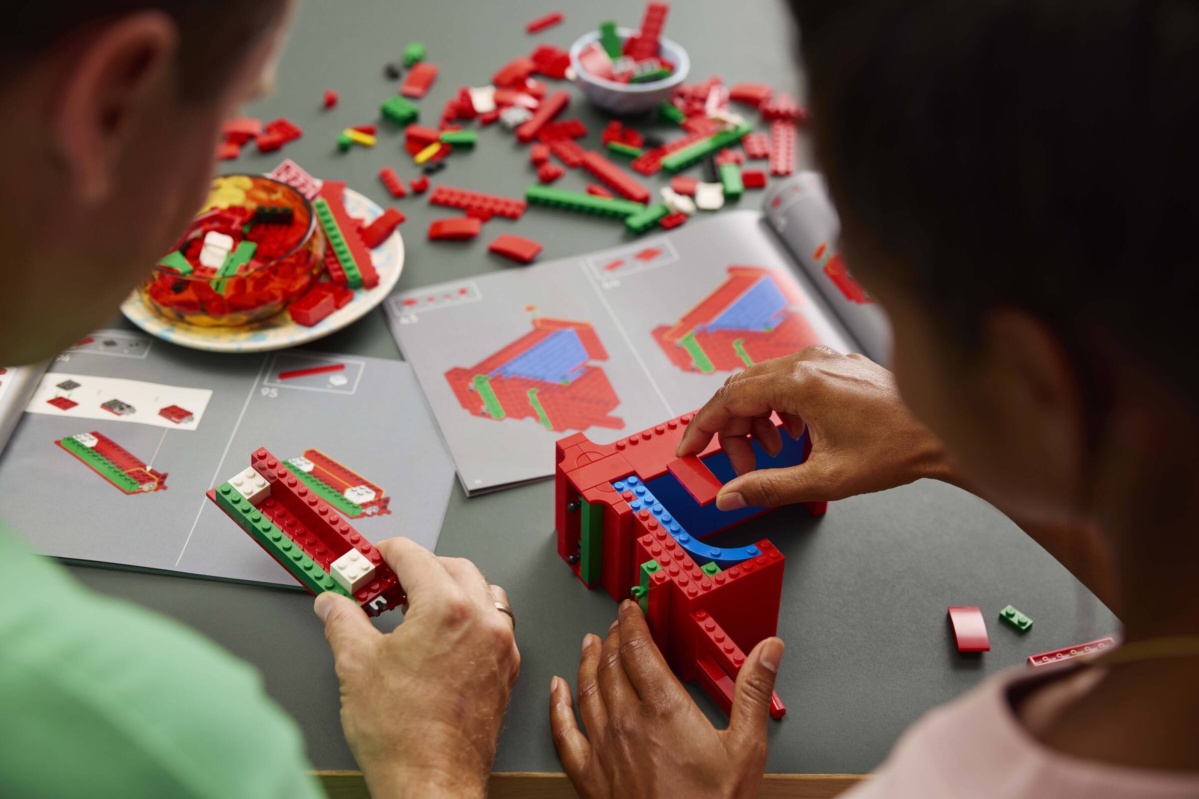 LEGO Art LOVE sculpture (British brand)