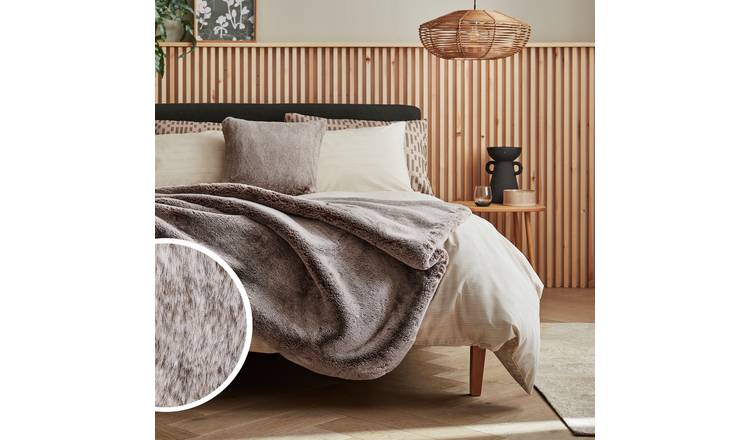 Habitat faux fur throw brown 125x150cm, UK version