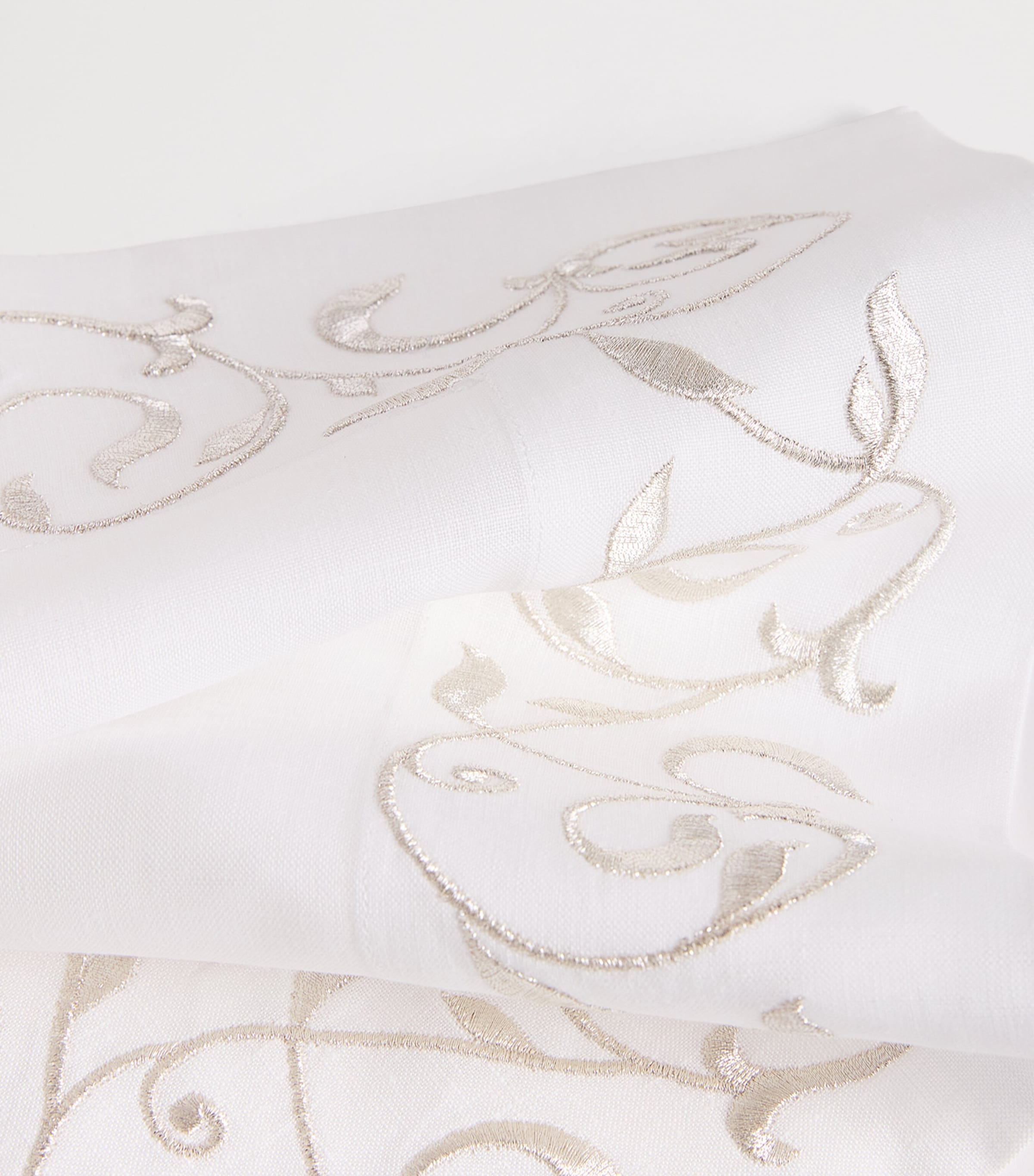 Dea linen embroidered scroll placemat 35cm x 50cm - British product