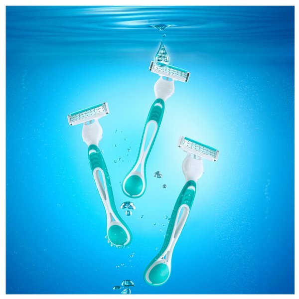 Venus 3 Sensitive Disposable Razors 4 Pack GOODS Superdrug   