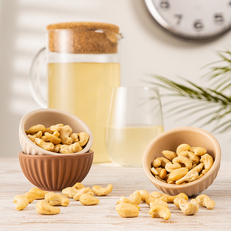 Holland & Barrett whole cashew nuts 200g, UK version