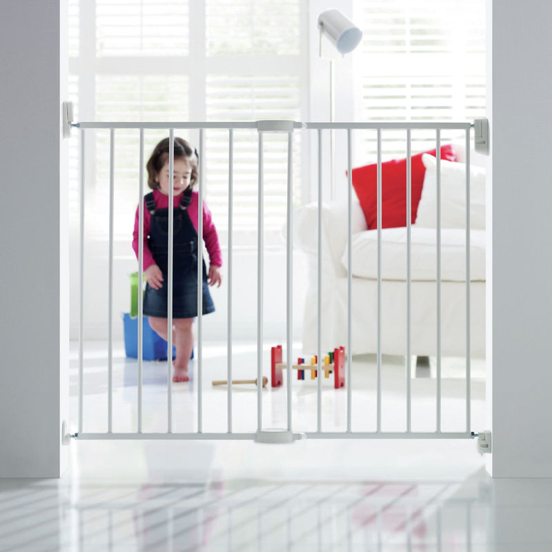 Munchkin extending metal safety gate fits openings 64.5-102cm - British product