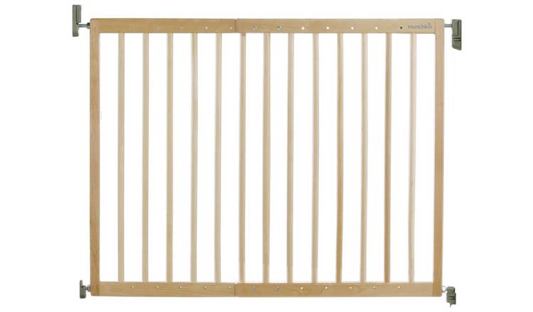 Munchkin wooden safety gate extending 71cm (British brand)