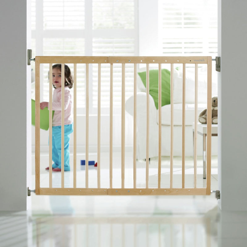 Munchkin wooden safety gate extending 71cm (British brand)