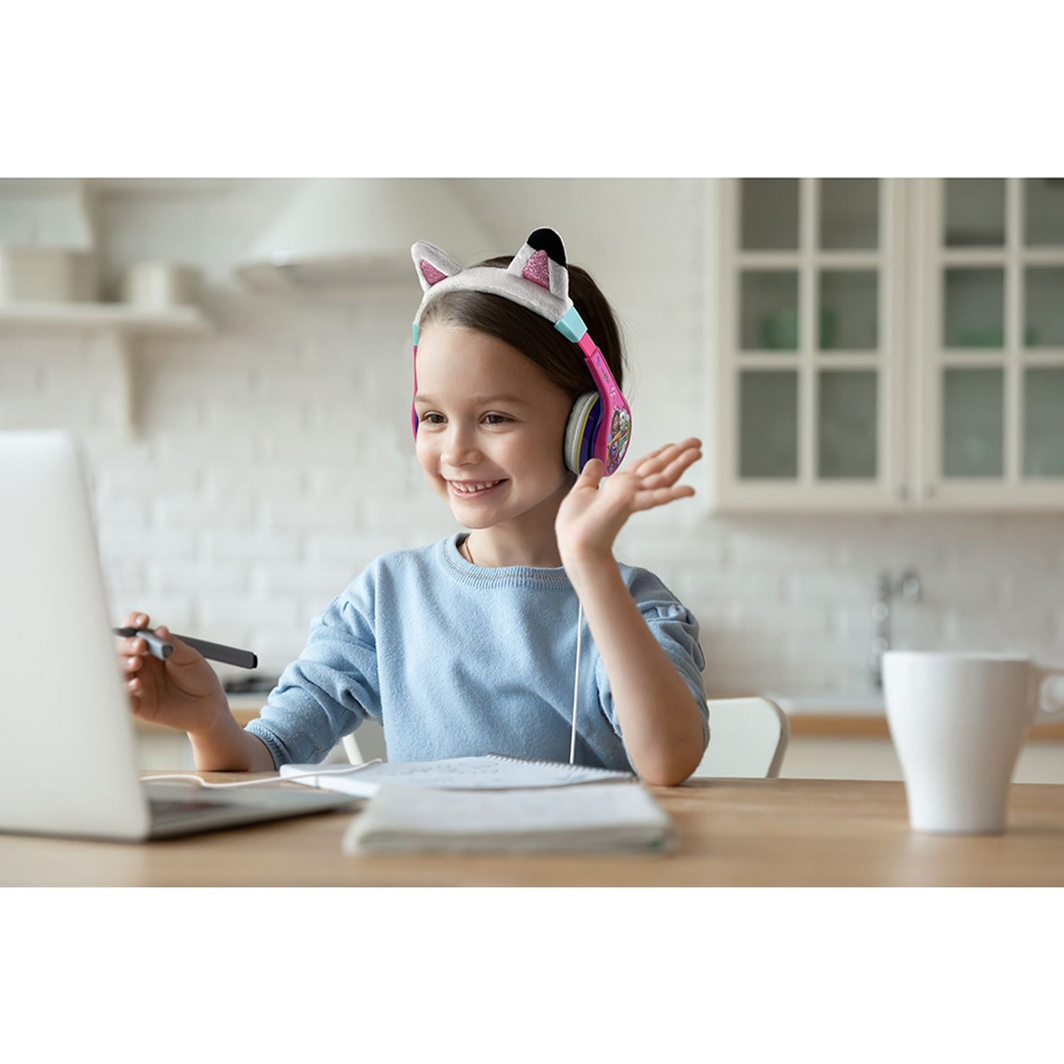 eKids Gabby's Dollhouse kids Bluetooth headphones - British product