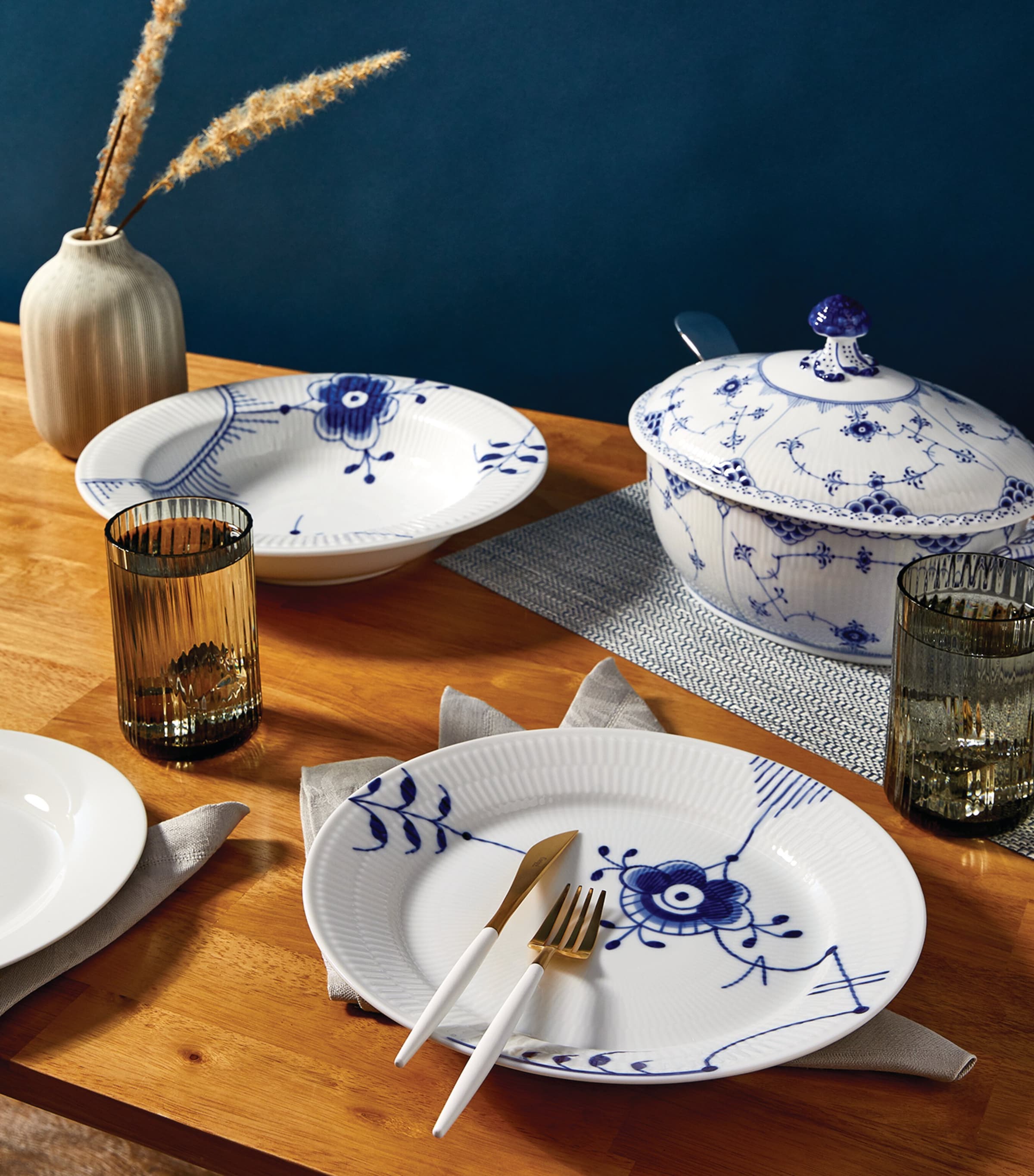 Royal Copenhagen Blue Fluted Mega porcelain plate 27cm - British product