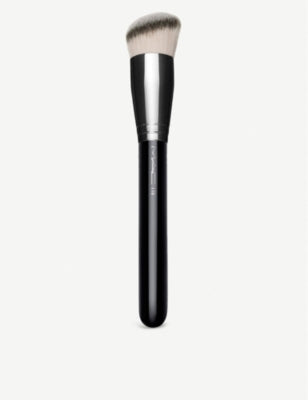 MAC makeup brush 170 rounded slant, UK version