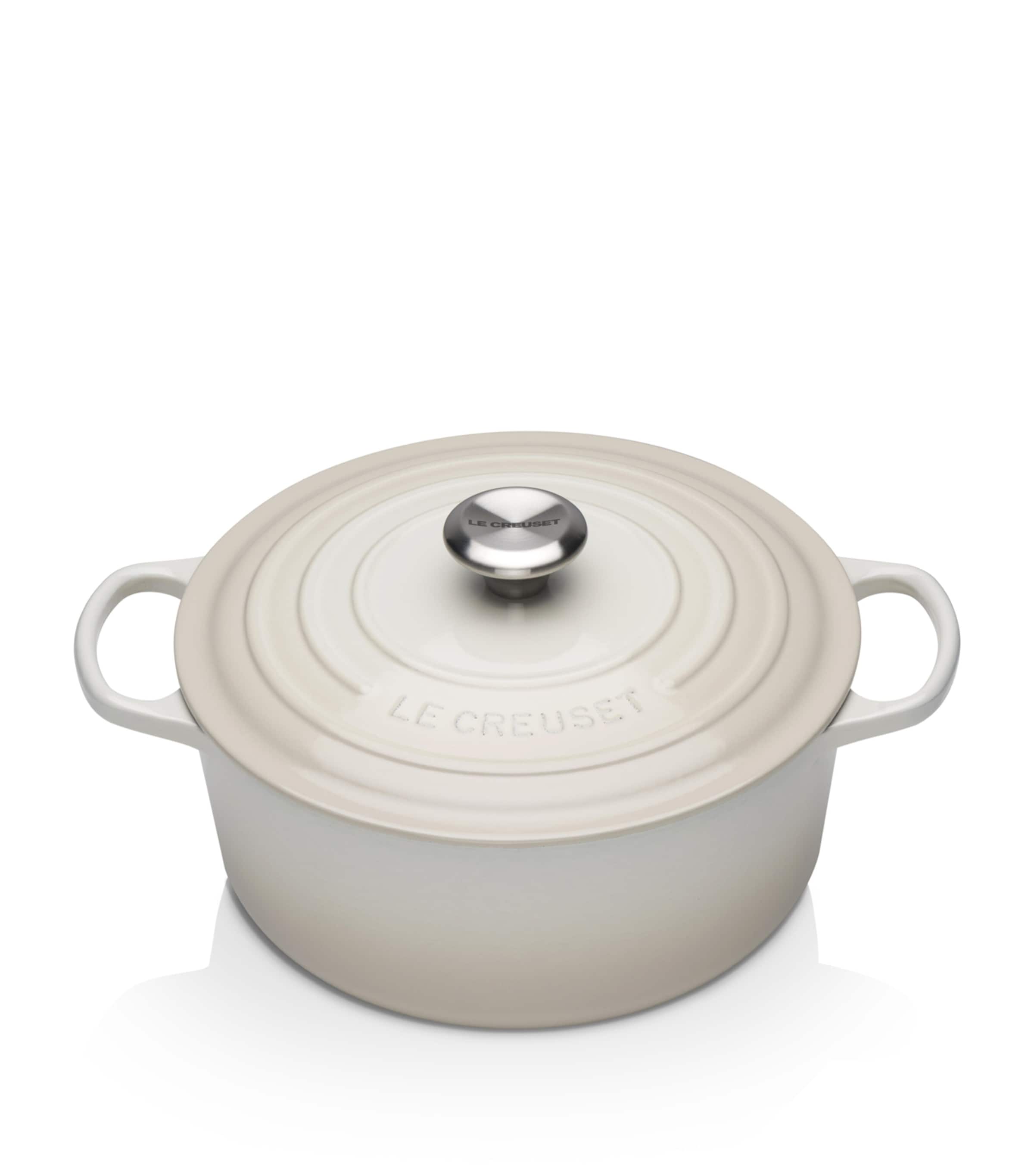 Le Creuset cast iron round casserole dish 26cm, UK version