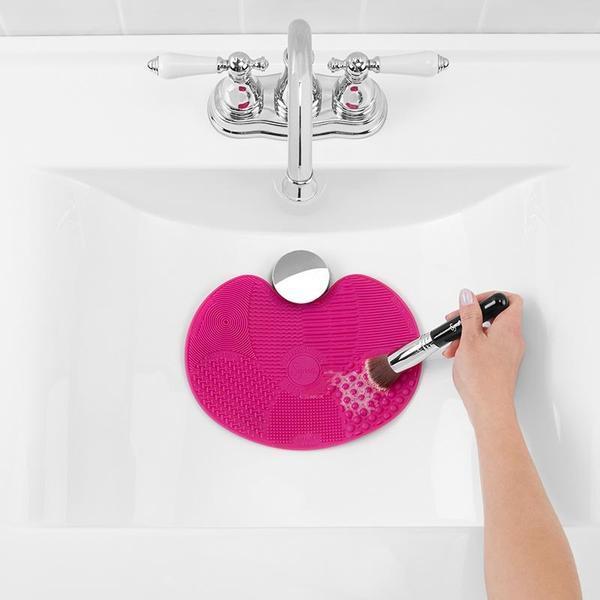 Sigma Spa Express Brush Cleaning Mat in pink, British product