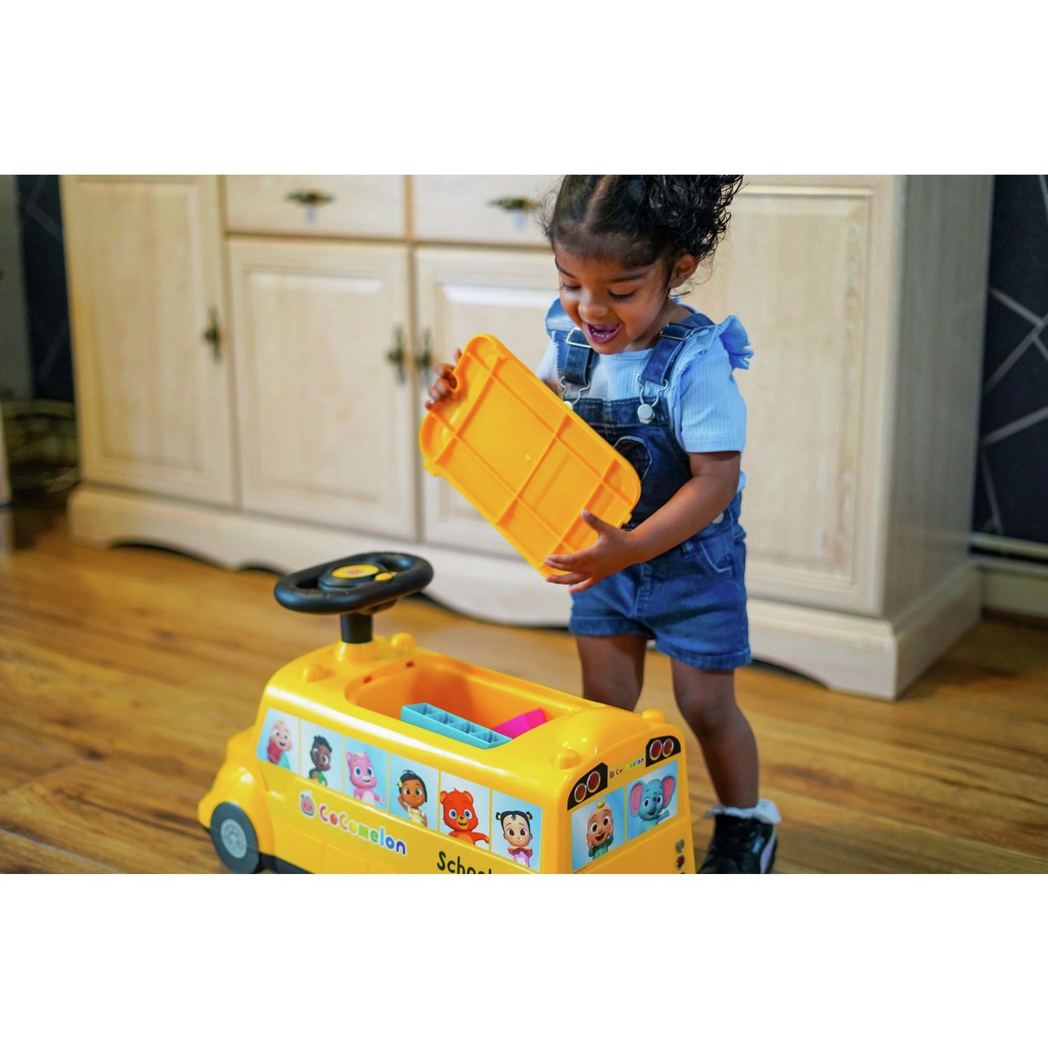 Cocomelon School Bus ride-on toy 35cm high - British product