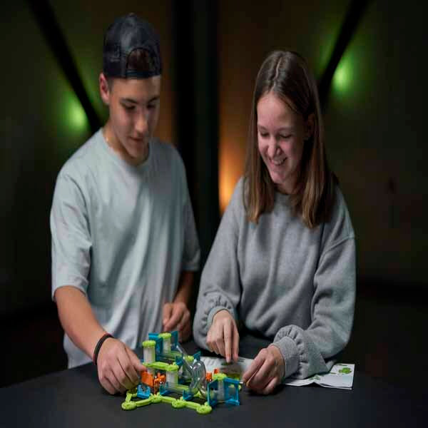 Geomag Mechanics Gravity magnetic loops and turns 130 piece set - British product