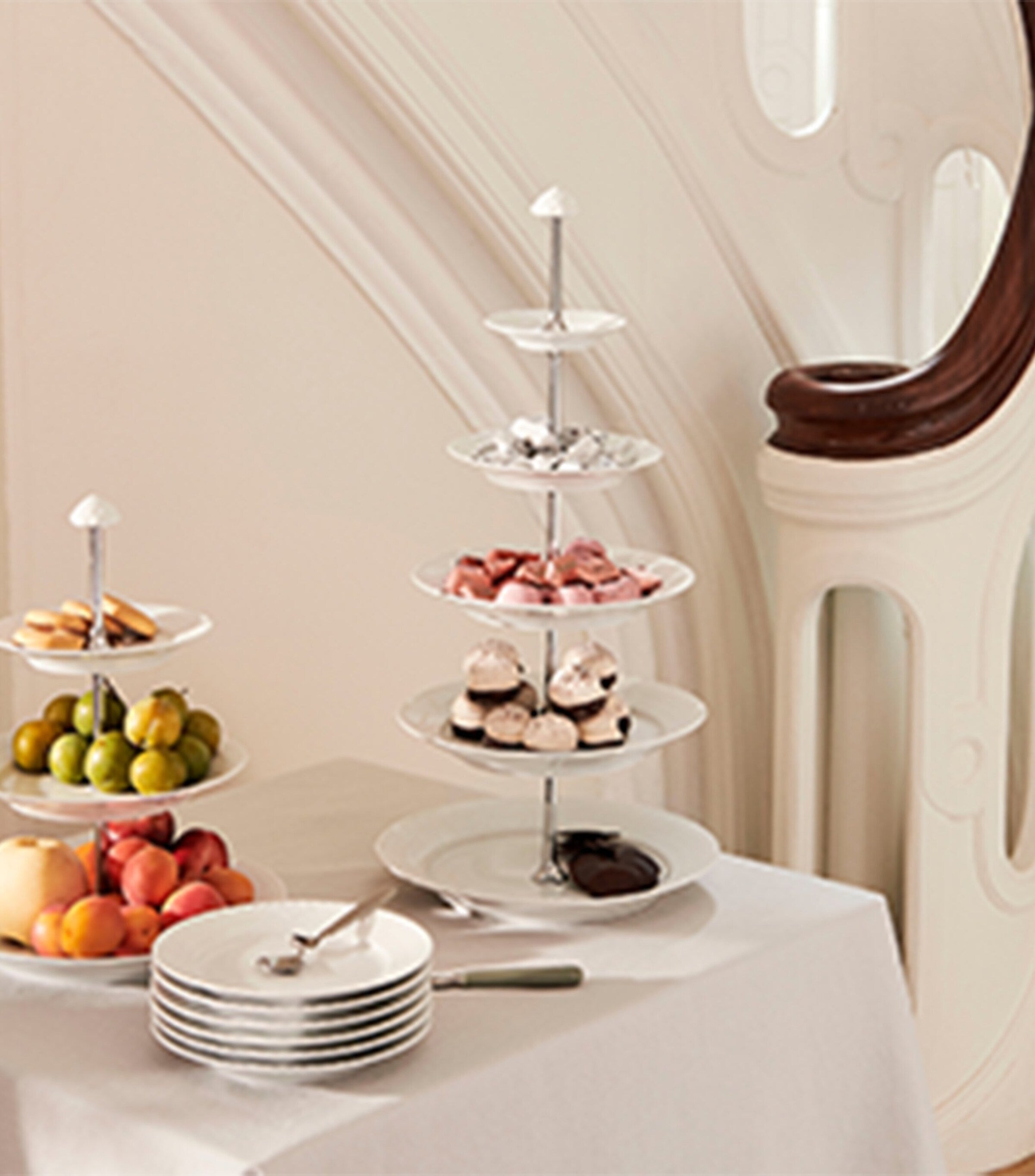 Royal Copenhagen porcelain white fluted 3-layer étagère 35cm, imported from the UK
