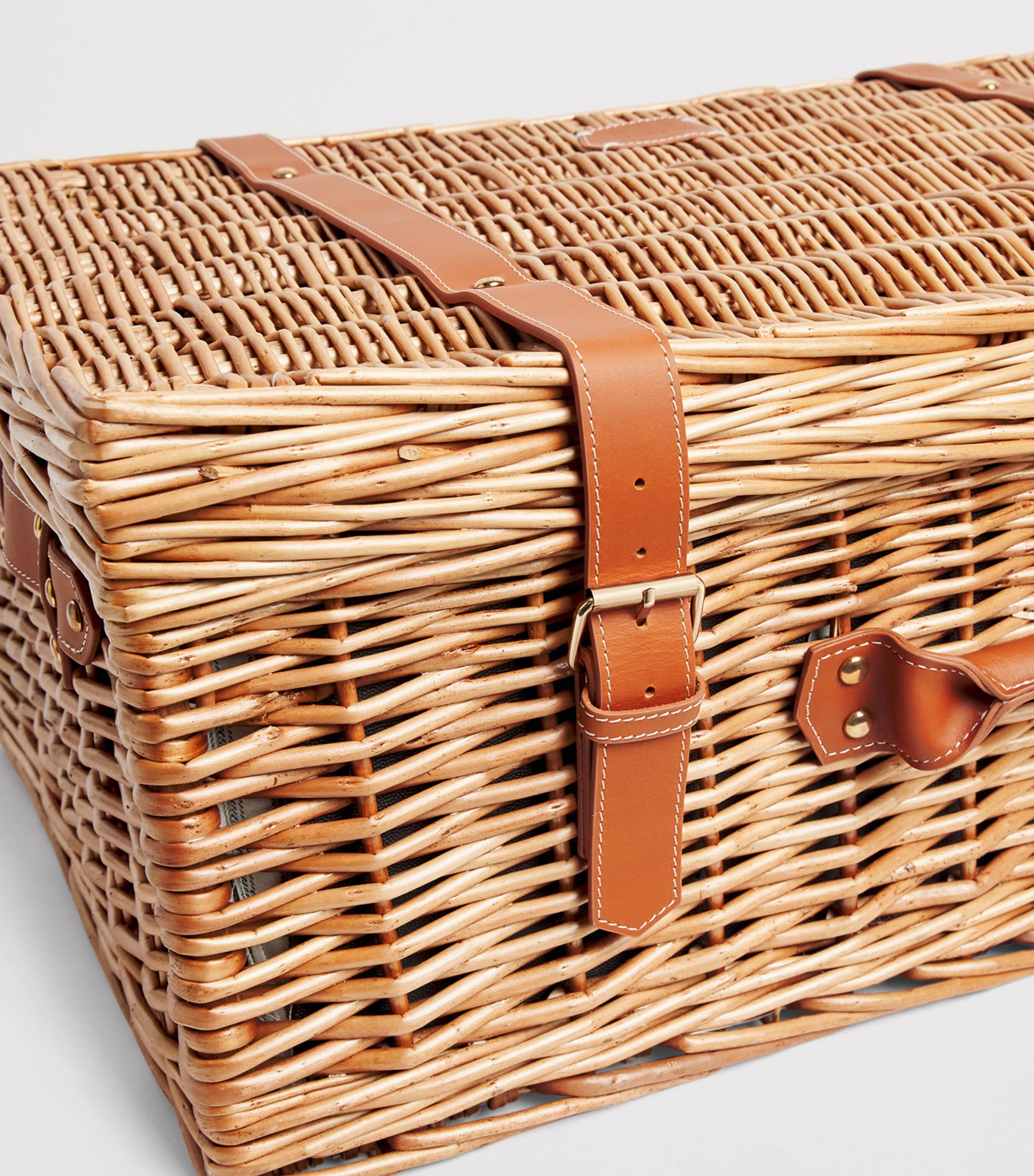 Harrods fitted picnic hamper for four (British brand)
