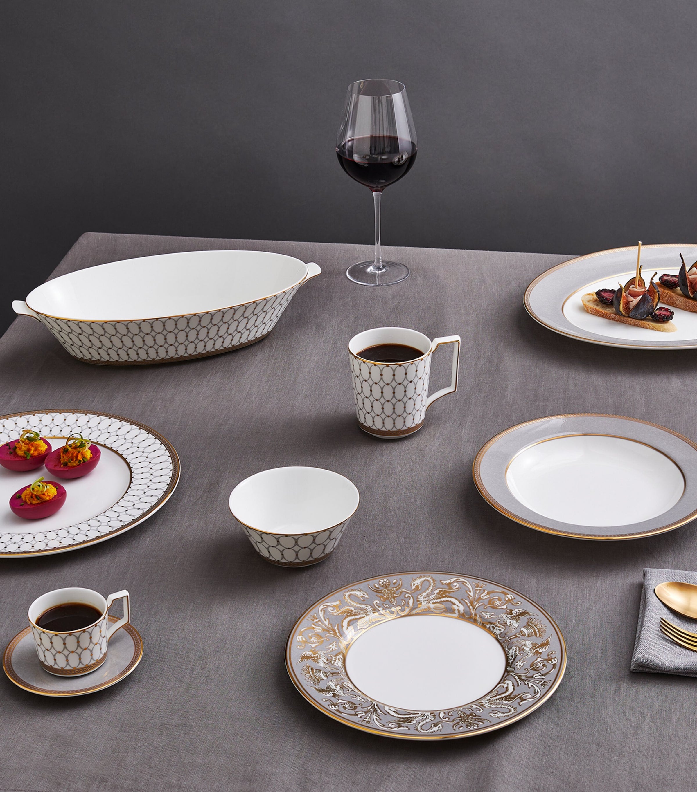 Wedgwood Renaissance Grey plate 27cm (British brand)