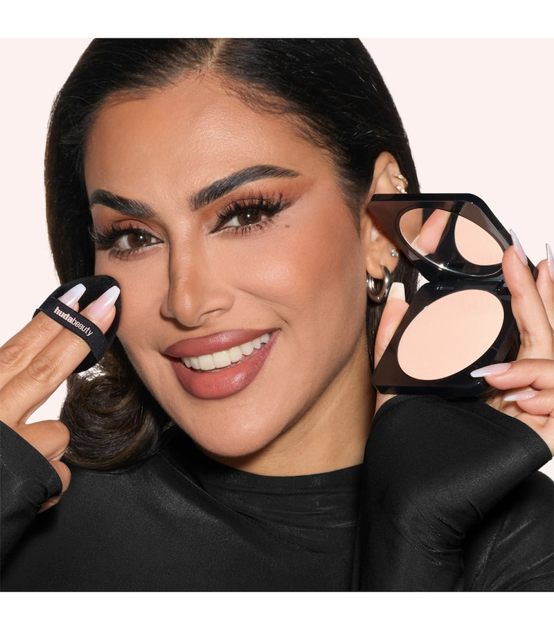 Huda Beauty Easy Bake marshmallow puff and sponge, UK version