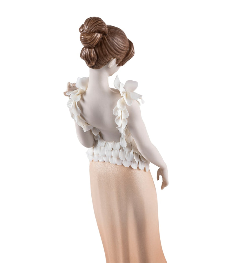 Lladró porcelain sculpture Exquisite Embroidery H38cm (British brand)
