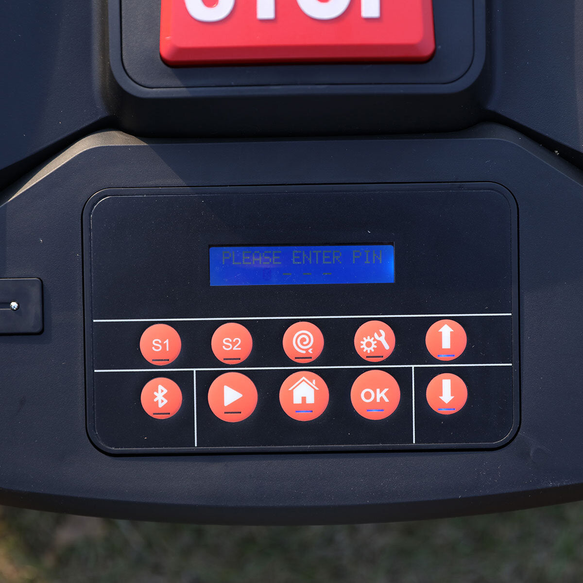 Yard Force MB800 robotic lawnmower 800m² model, UK version
