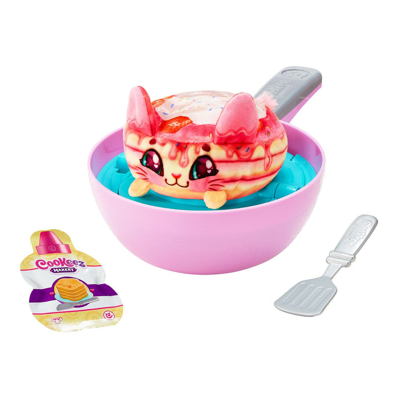 Cookeez Makery bulk role-play set with plush toys, UK version