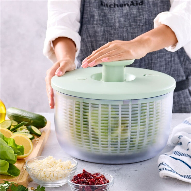 قطاعة سلطة KitchenAid بألوان الأحمر والفستقي - منتج بريطاني