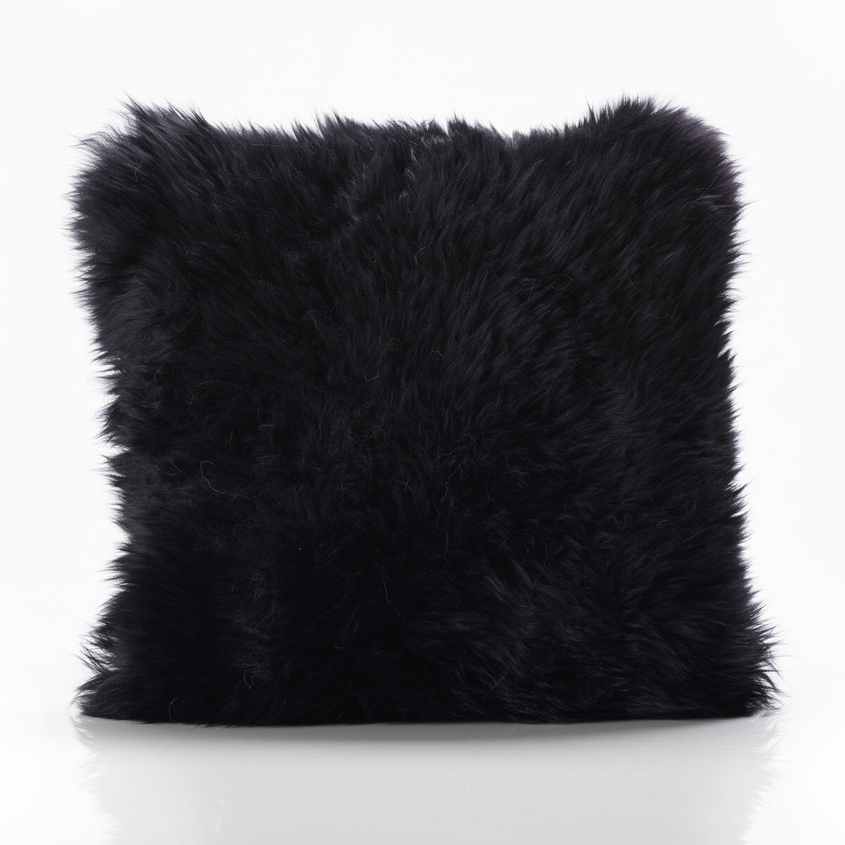 Coussin Bowron noir en peau de mouton 35x35cm, version UK