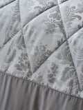 Tagesdecke von Catherine Lansfield aus silbernem Damastjacquard, UK-Version
